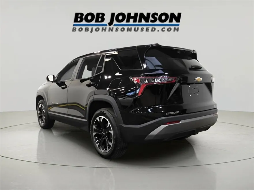 2025 Chevrolet Equinox LT photo 1