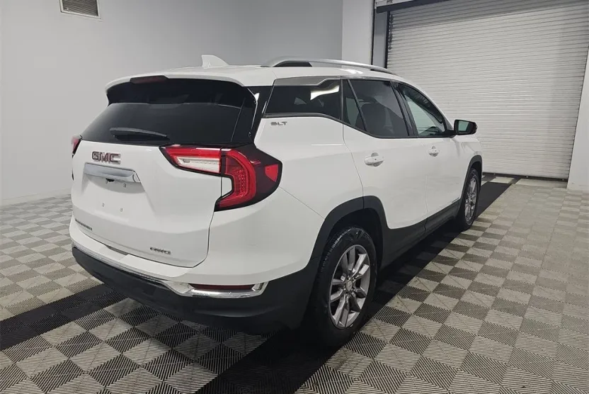2024 Gmc Terrain SLT photo 1