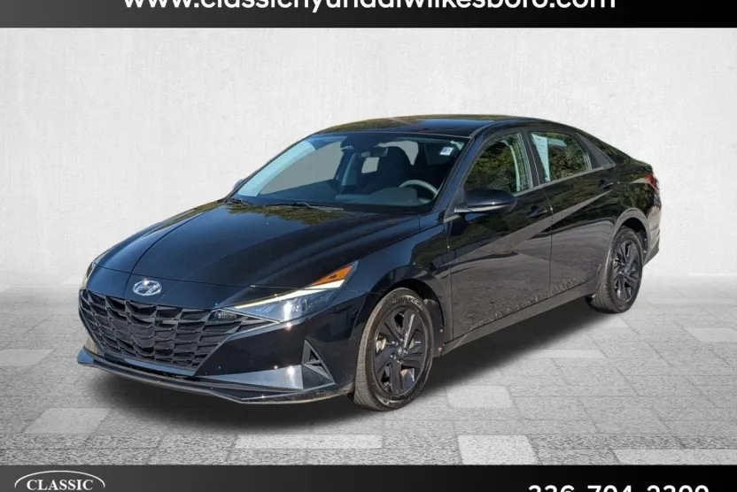 2022 Hyundai Elantra SEL photo 1