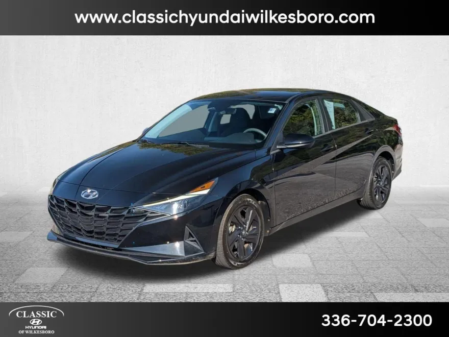2022 Hyundai Elantra SEL photo 1