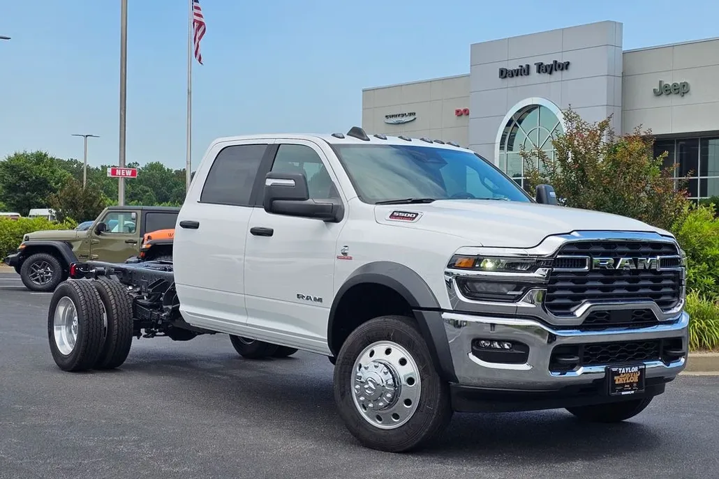 2025 Ram 5500 photo 1
