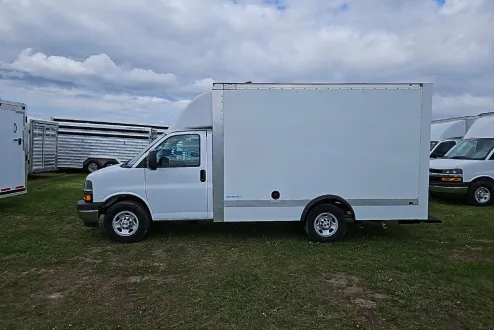 2023 Chevrolet Express Cutaway 3500 photo 3