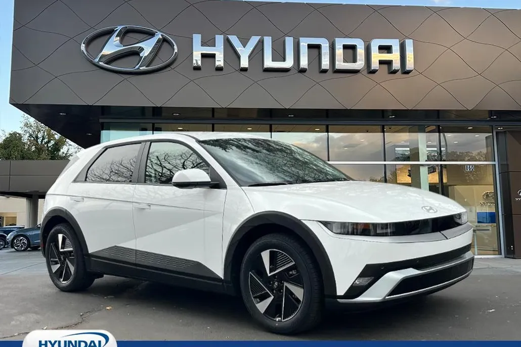 2025 Hyundai Ioniq 5 SE Standard Range photo 1