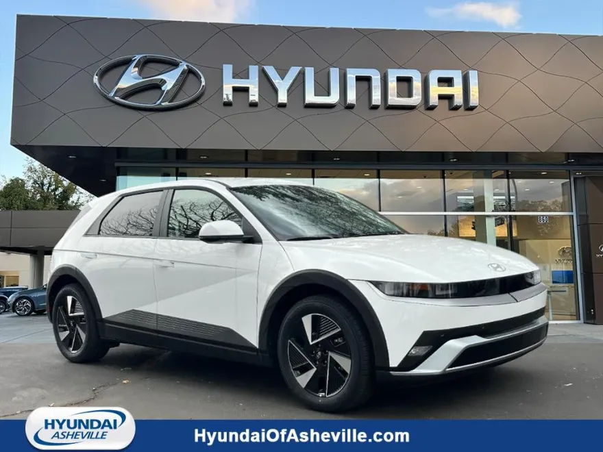 2025 Hyundai Ioniq 5 SE Standard Range photo 1