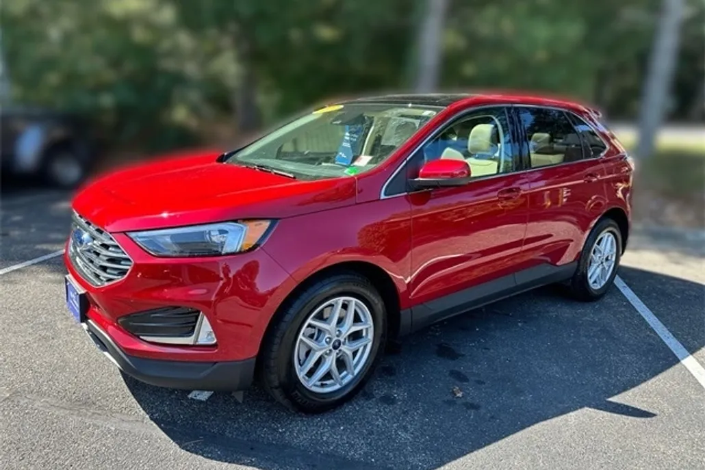 2022 Ford Edge SEL photo 1