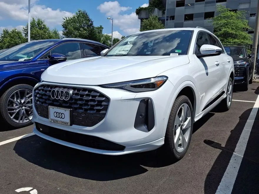 2025 Audi Q5 Premium Plus photo 1