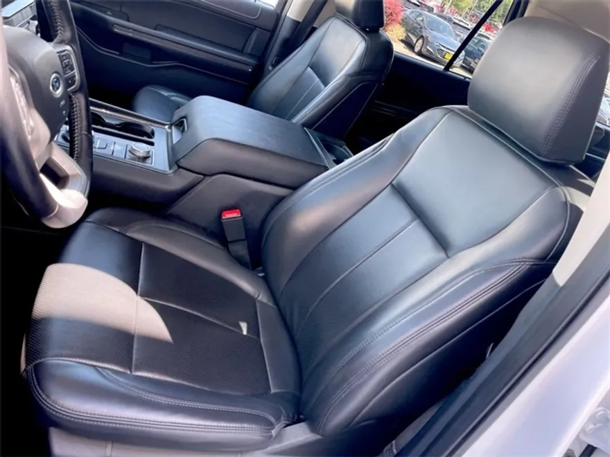 2023 Ford Expedition MAX XLT photo 1