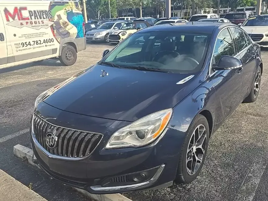 2017 Buick Regal Sport Touring photo 1