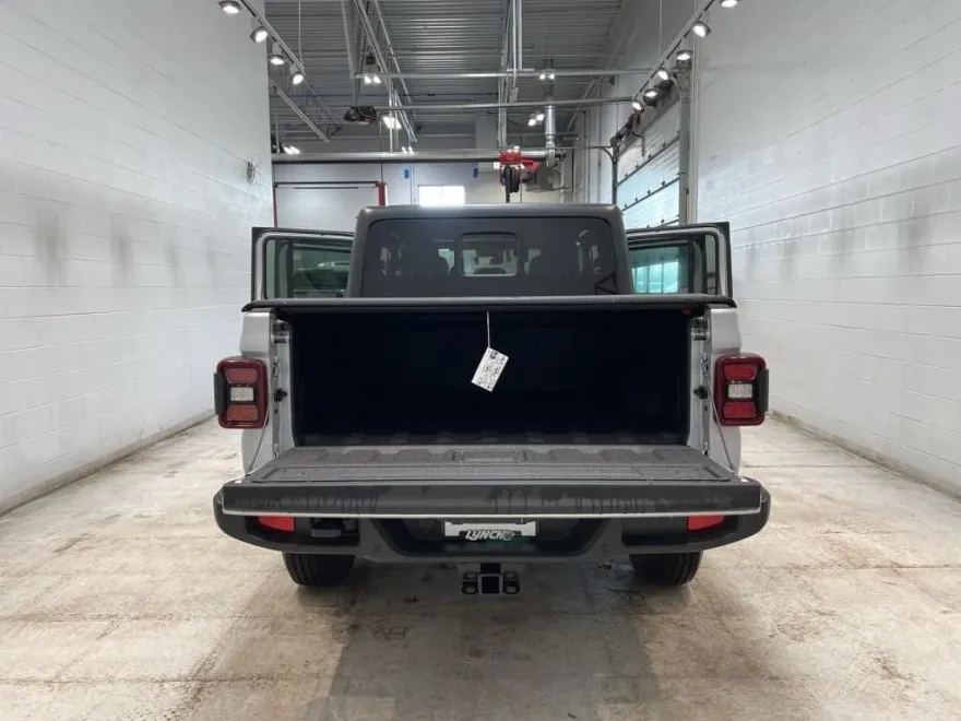 2024 Jeep Gladiator Sport S photo 25