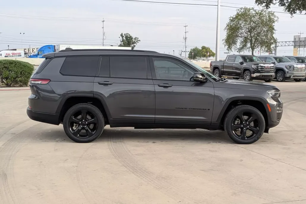 2022 Jeep Grand Cherokee Limited photo 1