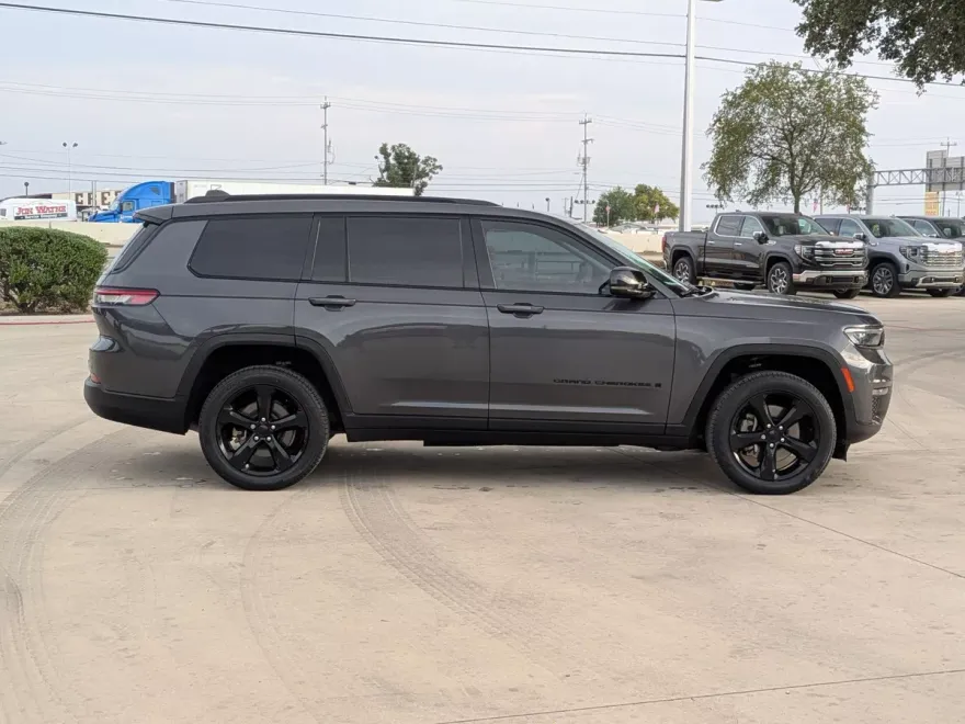 2022 Jeep Grand Cherokee Limited photo 1