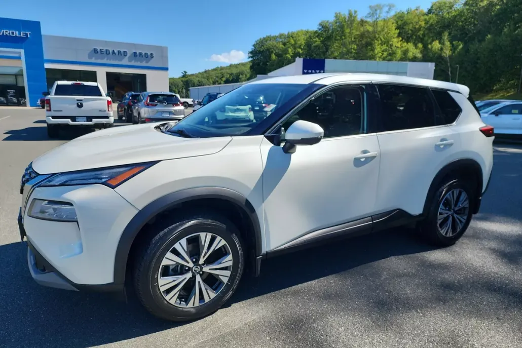 2021 Nissan Rogue SV photo 1