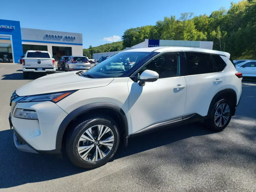 2021 Nissan Rogue SV photo 1