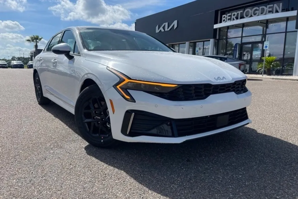 2025 Kia K5 LXS photo 1