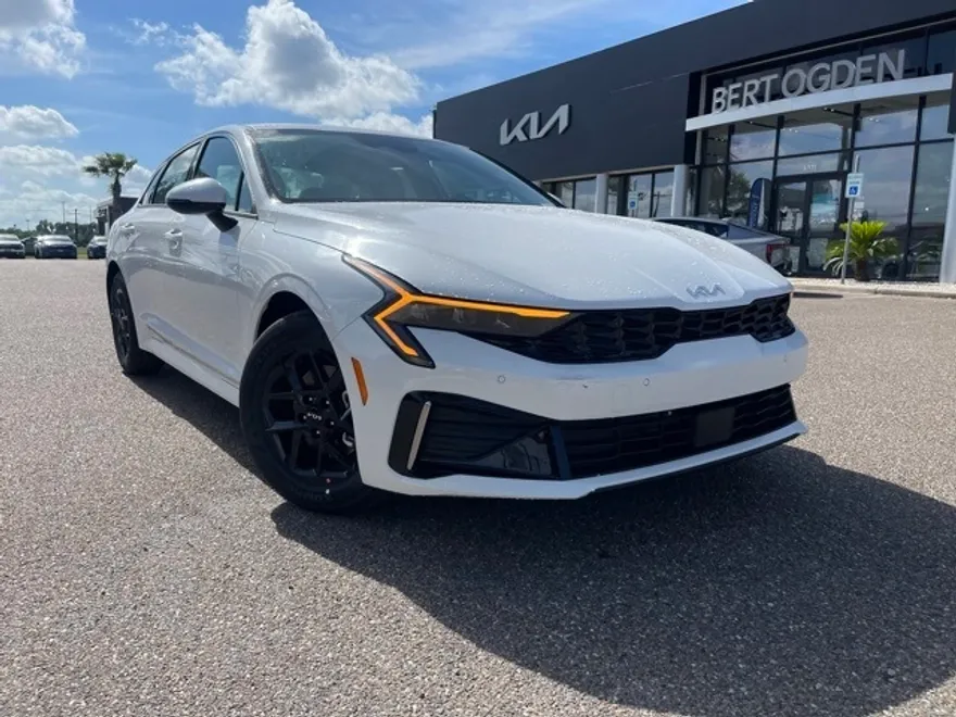 2025 Kia K5 LXS photo 1