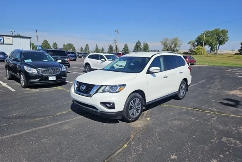2020 Nissan Pathfinder SV photo 1