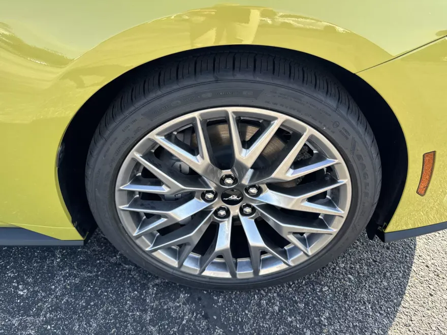2025 Ford Mustang GT Premium photo 1