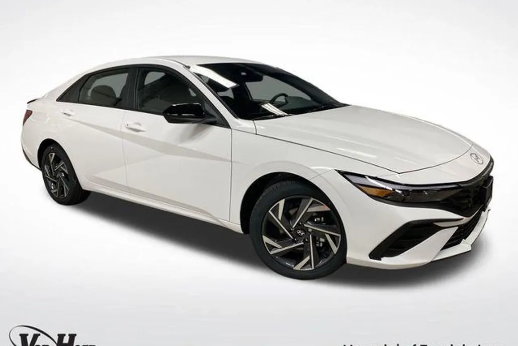 2025 Hyundai Elantra SEL Sport photo 1