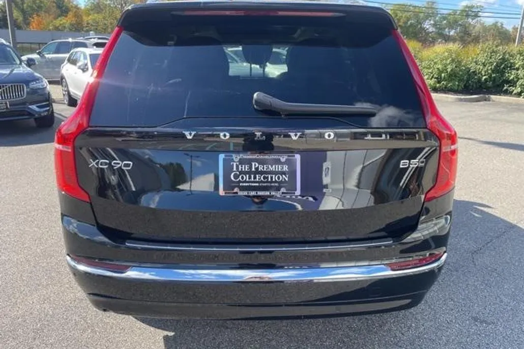 2024 Volvo XC90 B5 Core photo 1