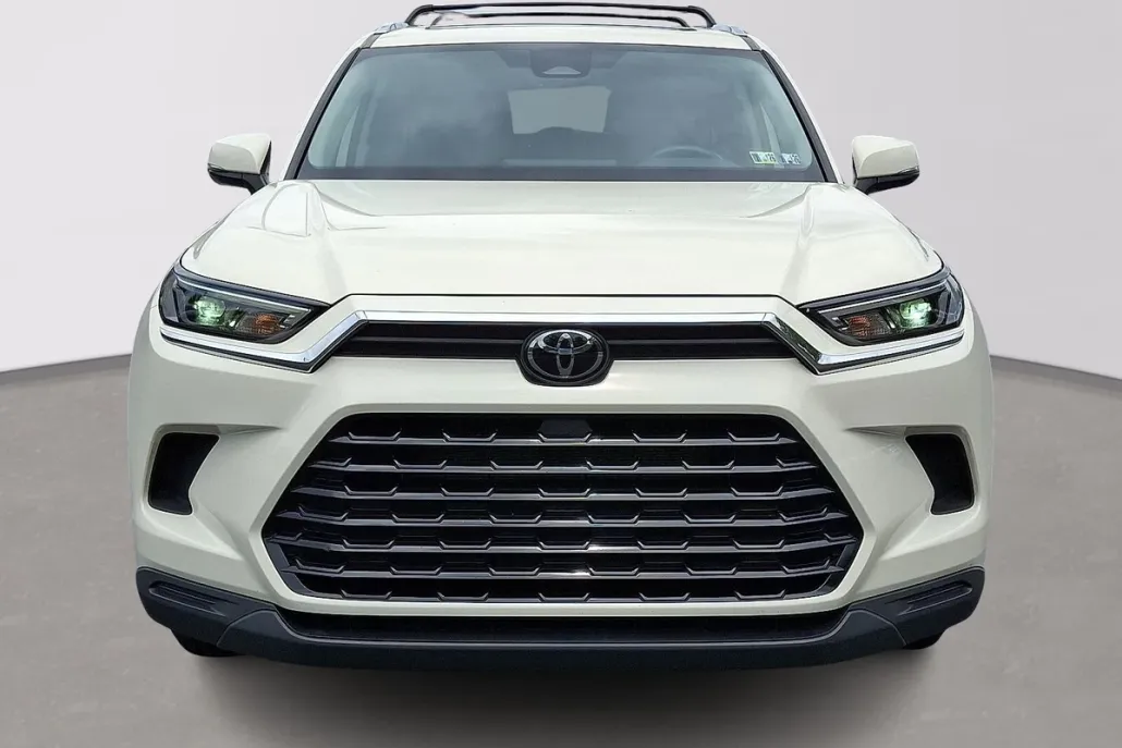2024 Toyota Grand Highlander XLE photo 1