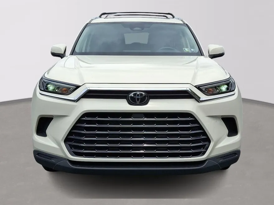 2024 Toyota Grand Highlander XLE photo 1