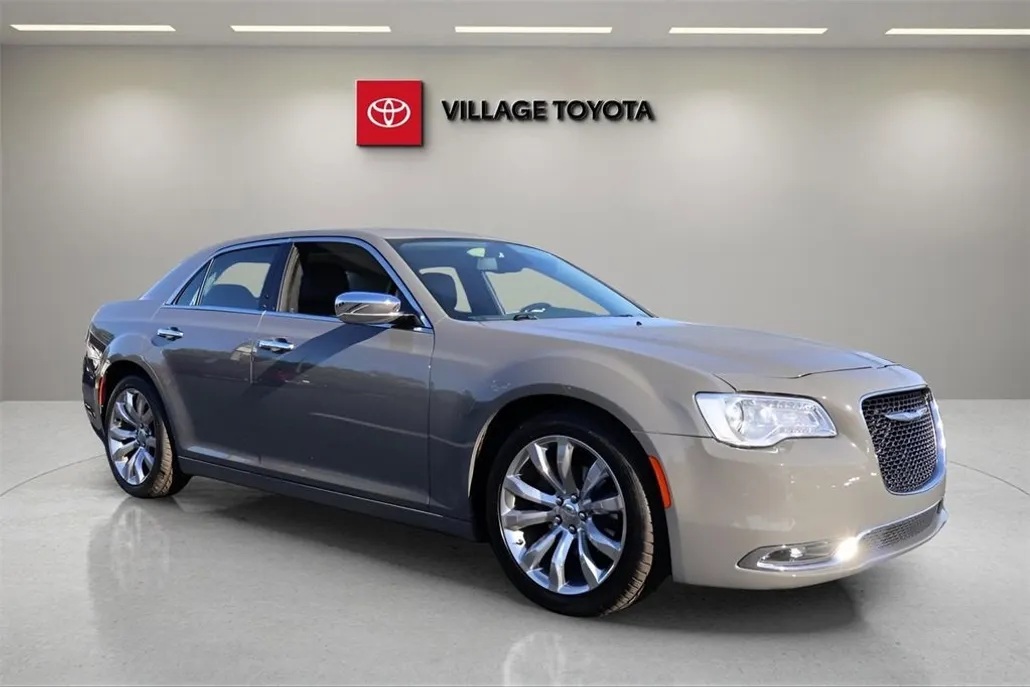 2018 Chrysler 300 Limited photo 1
