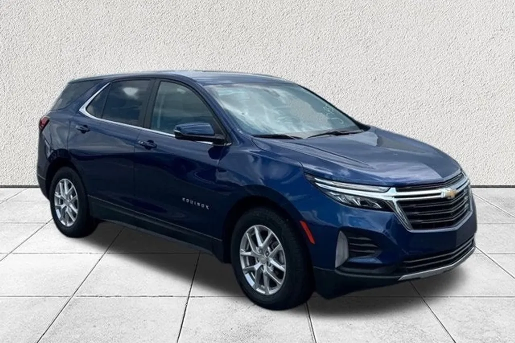 2023 Chevrolet Equinox LT photo 1