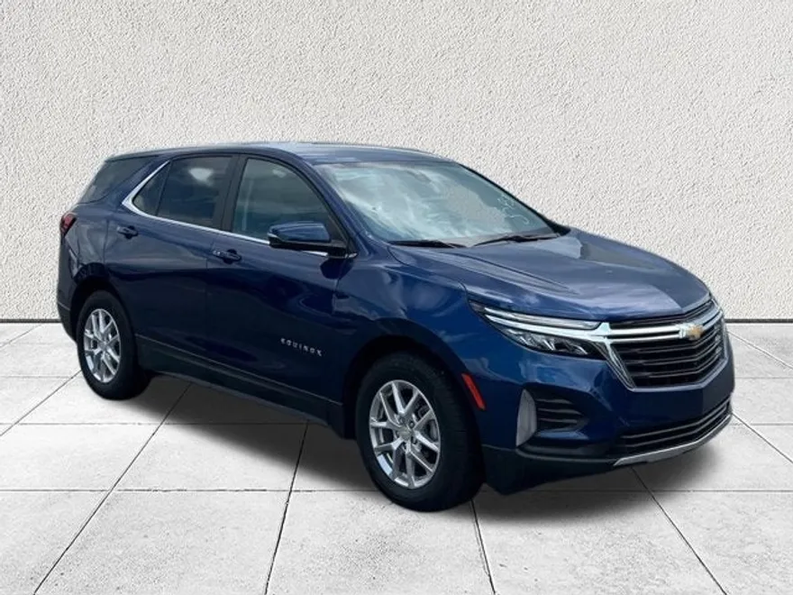 2023 Chevrolet Equinox LT photo 1