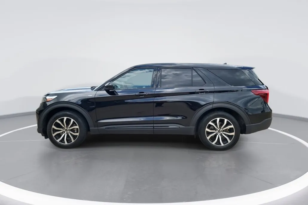 2022 Ford Explorer ST-Line photo 1