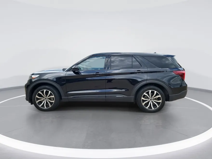 2022 Ford Explorer ST-Line photo 1