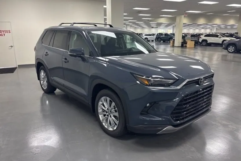2026 Toyota Grand Highlander Platinum AWD photo 1