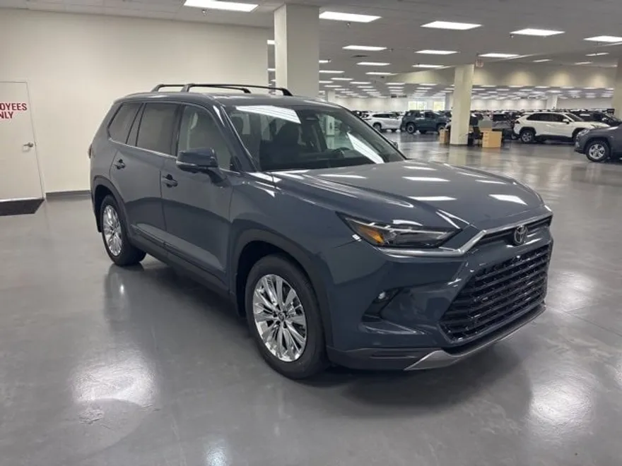 2026 Toyota Grand Highlander Platinum AWD photo 1