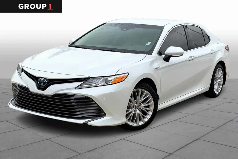 2018 Toyota Camry Hybrid XLE photo 1