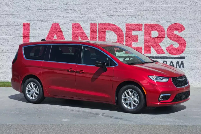 2025 Chrysler Pacifica photo 1