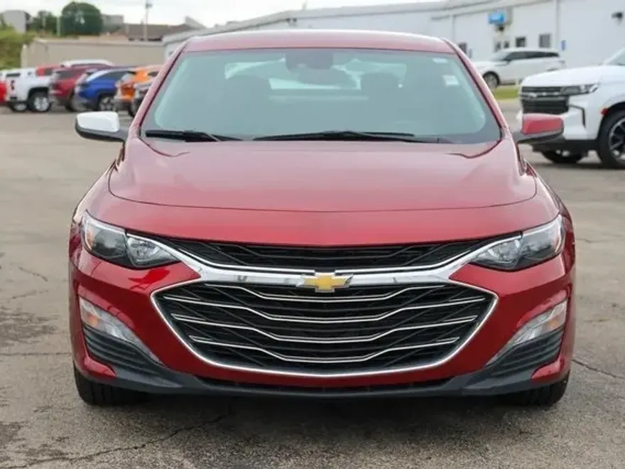 2024 Chevrolet Malibu 1LT photo 1