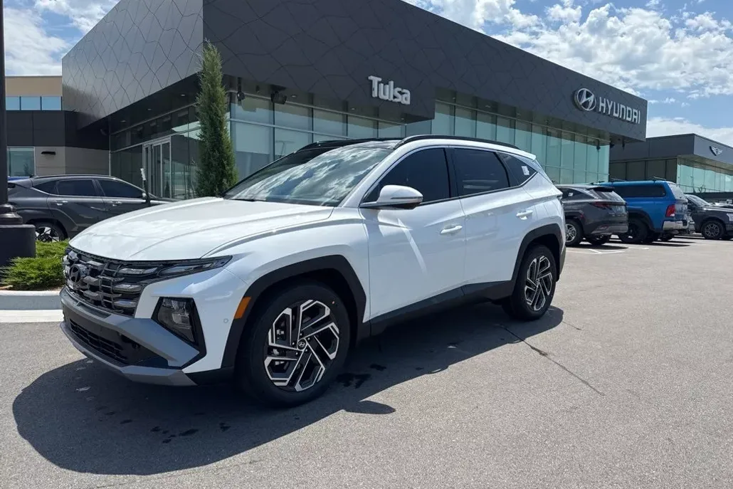 2025 Hyundai Tucson Limited photo 1
