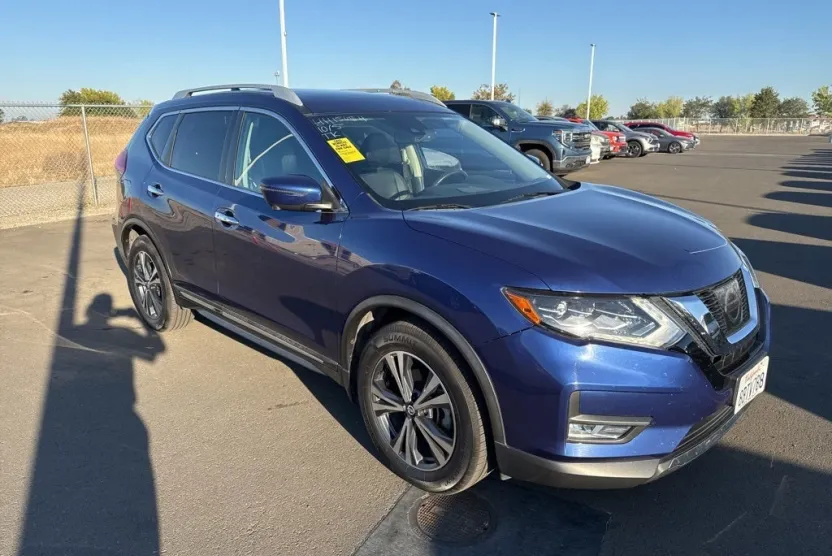 2017 Nissan Rogue SL photo 1
