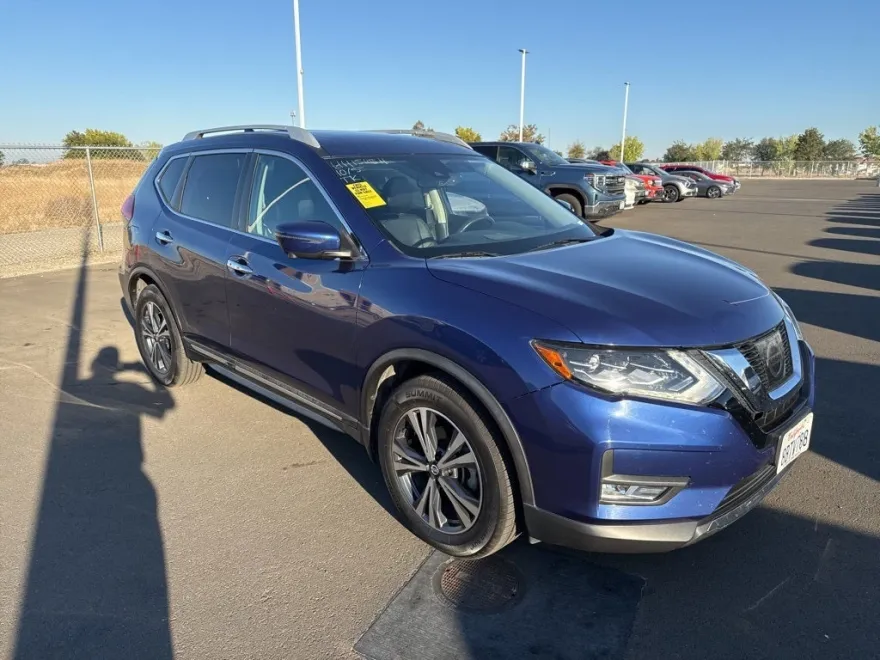 2017 Nissan Rogue SL photo 1