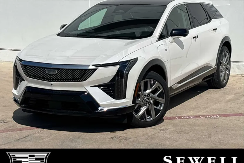 2025 Cadillac Optiq Luxury photo 1