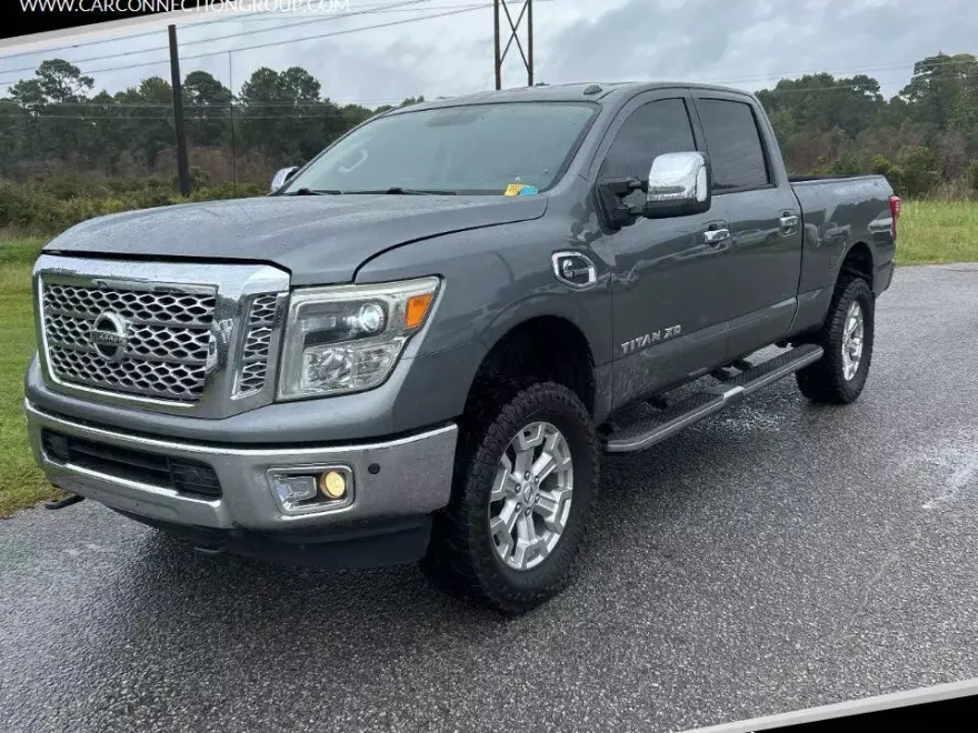 2016 Nissan Titan SL Crew Cab photo 1