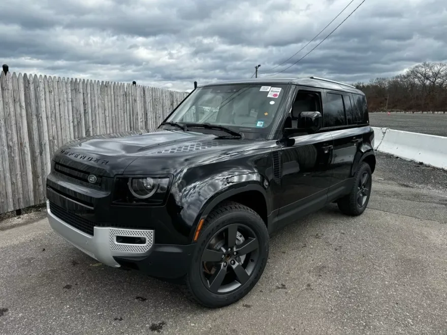 2025 Land Rover Defender 110 S photo 1