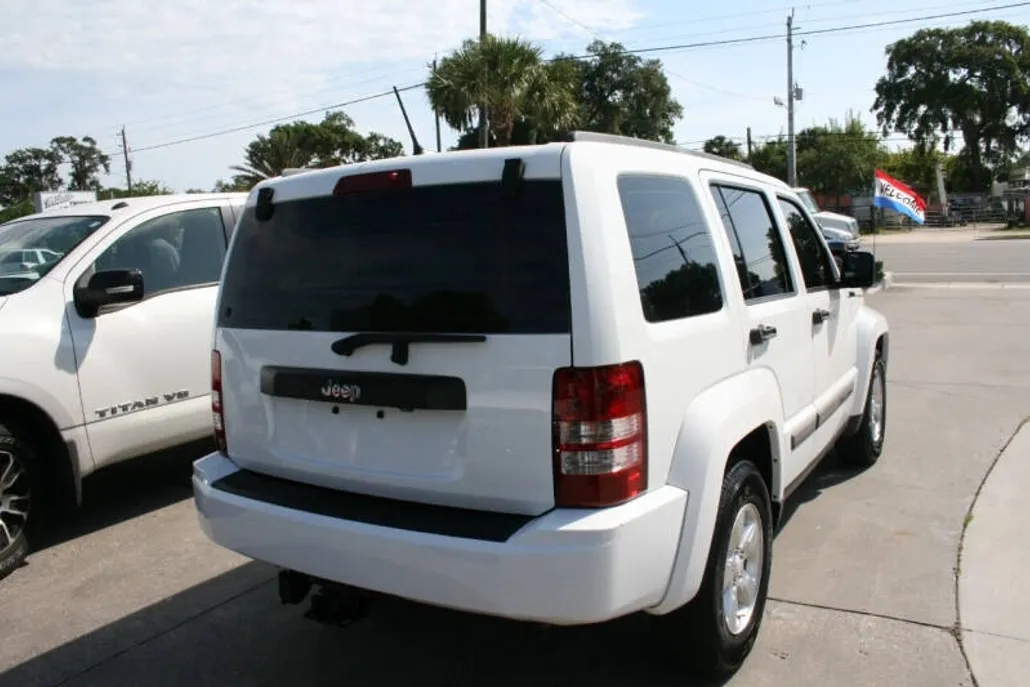 2012 Jeep Liberty Sport photo 1