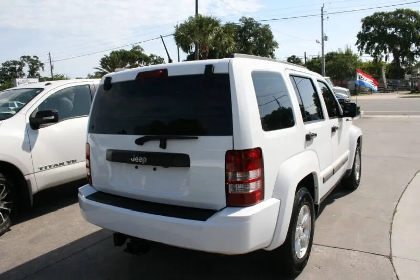 2012 Jeep Liberty Sport photo 1