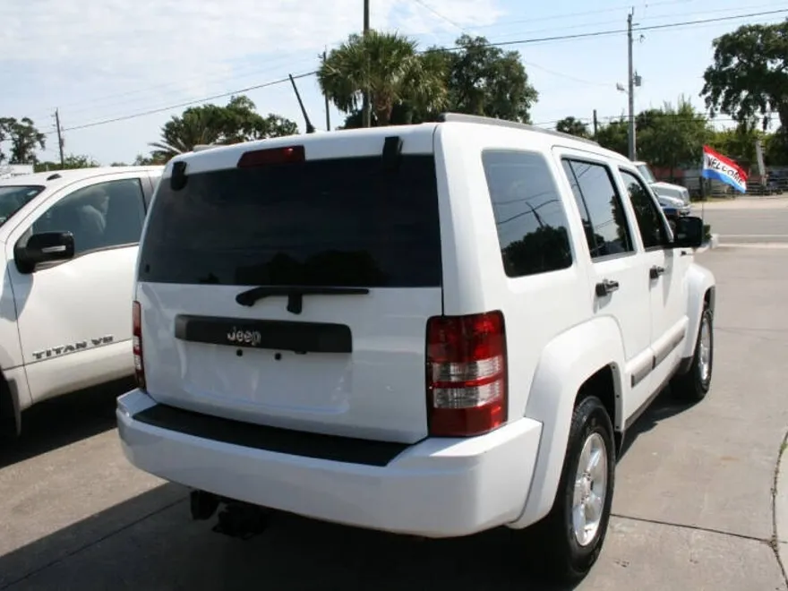 2012 Jeep Liberty Sport photo 1