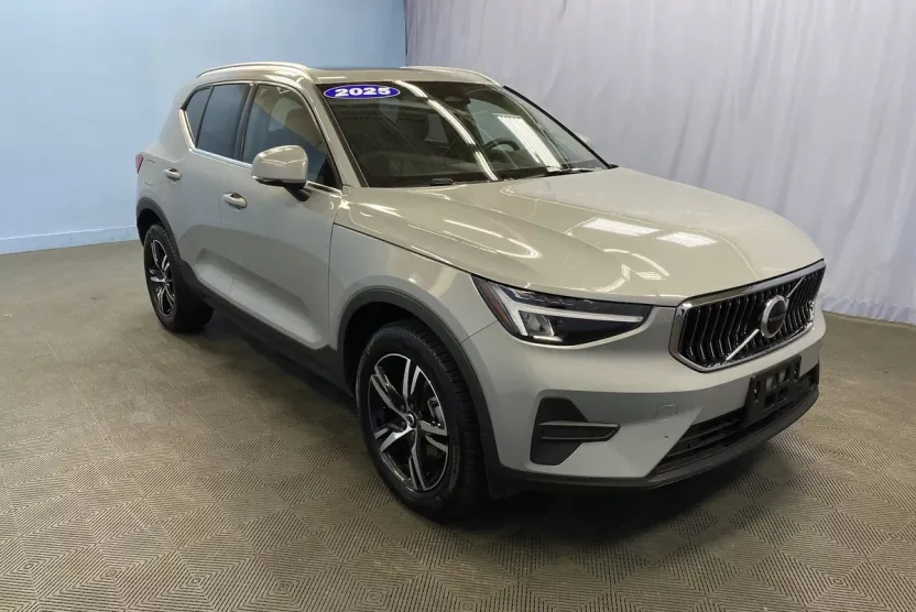 2025 Volvo XC40 Core photo 1