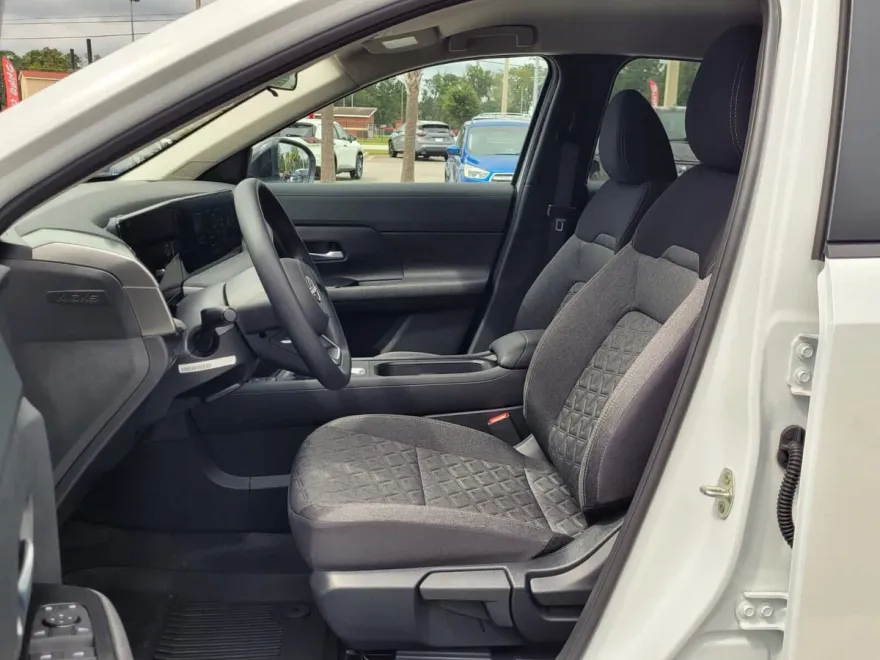 2026 Nissan Kicks SV photo 1