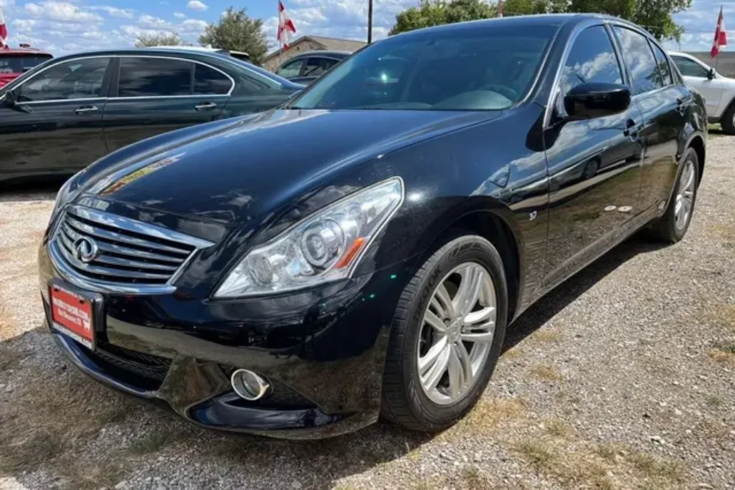 2015 Infiniti Q40 photo 1