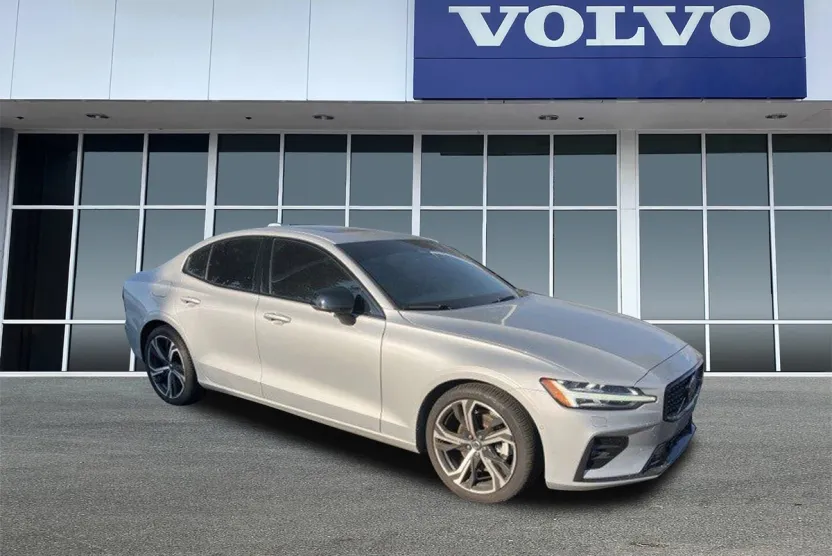 2024 Volvo S60 B5 Ultimate photo 1