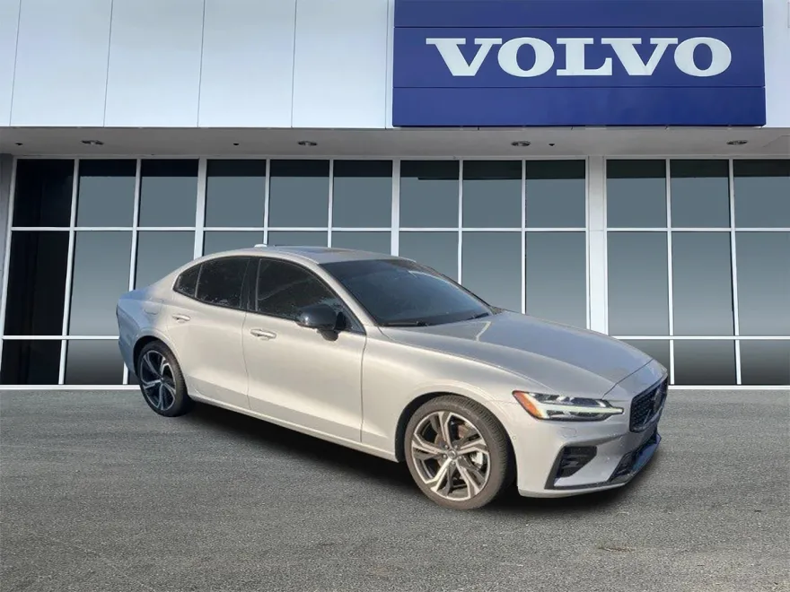 2024 Volvo S60 B5 Ultimate photo 1