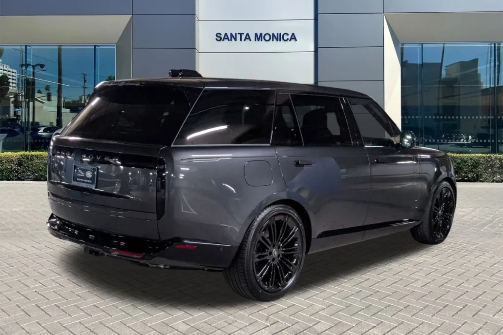 2025 Land Rover Range Rover SE photo 1